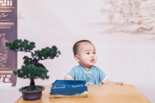 福州宝宝吐黄水是怎么回事 福州宝宝吐黄水是怎么回事